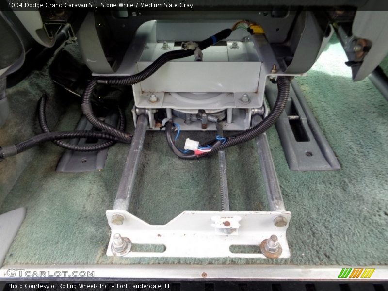 Stone White / Medium Slate Gray 2004 Dodge Grand Caravan SE
