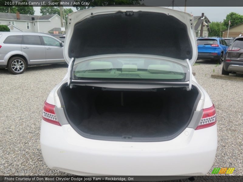 Super White / Ash Gray 2010 Toyota Camry LE