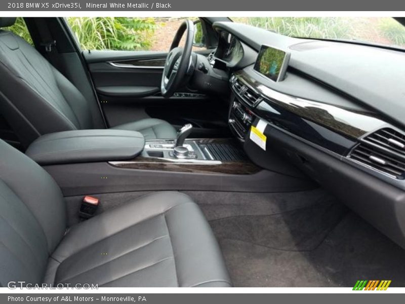Mineral White Metallic / Black 2018 BMW X5 xDrive35i