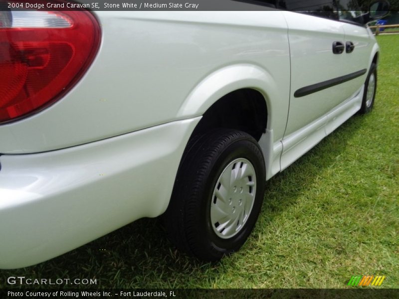 Stone White / Medium Slate Gray 2004 Dodge Grand Caravan SE