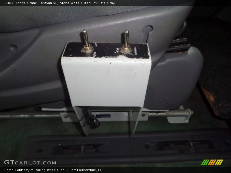 Stone White / Medium Slate Gray 2004 Dodge Grand Caravan SE