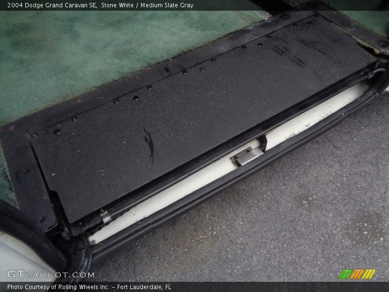 Stone White / Medium Slate Gray 2004 Dodge Grand Caravan SE