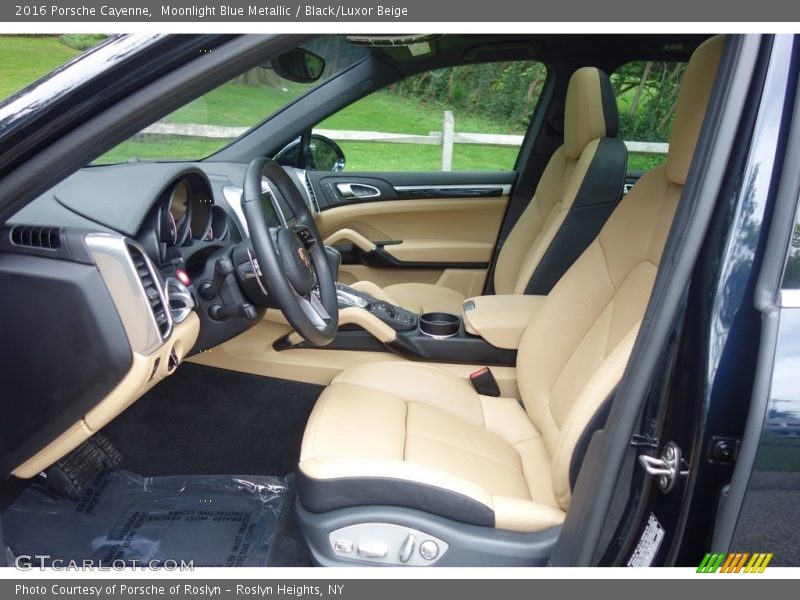Moonlight Blue Metallic / Black/Luxor Beige 2016 Porsche Cayenne