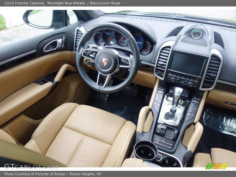 Moonlight Blue Metallic / Black/Luxor Beige 2016 Porsche Cayenne