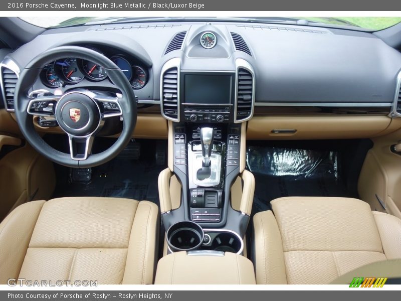 Moonlight Blue Metallic / Black/Luxor Beige 2016 Porsche Cayenne