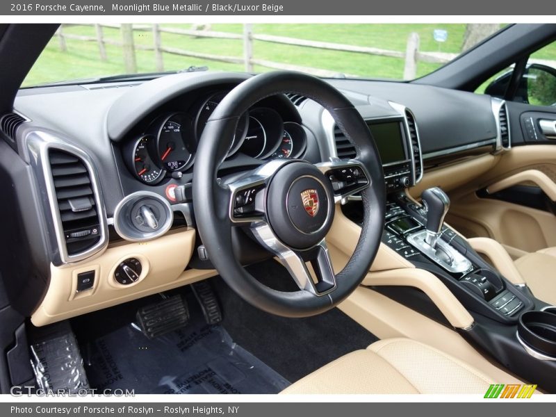 Moonlight Blue Metallic / Black/Luxor Beige 2016 Porsche Cayenne