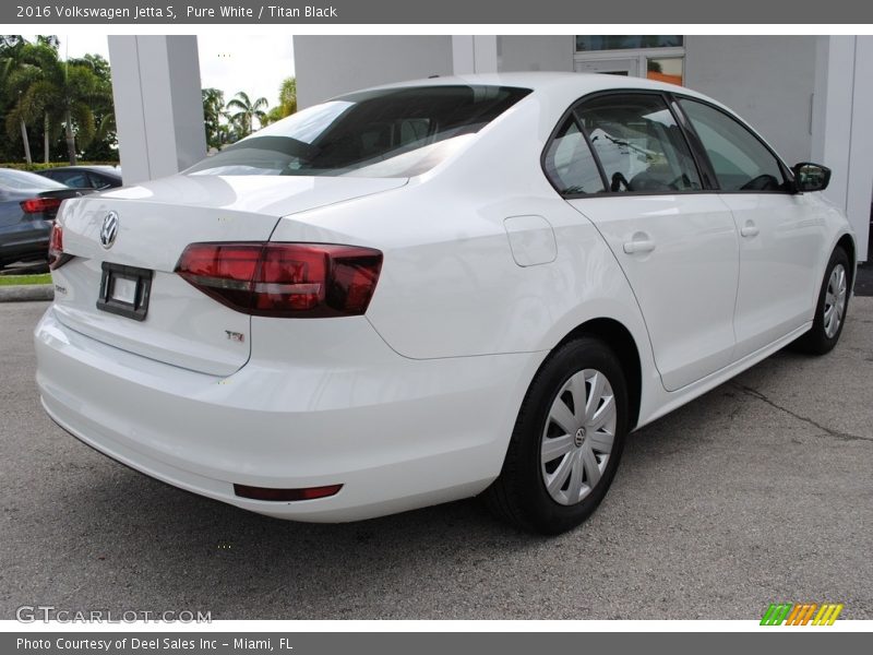 Pure White / Titan Black 2016 Volkswagen Jetta S