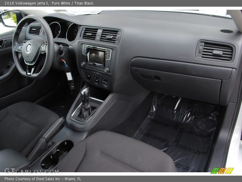 Pure White / Titan Black 2016 Volkswagen Jetta S