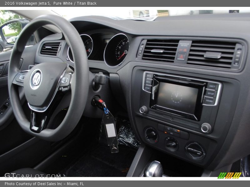 Pure White / Titan Black 2016 Volkswagen Jetta S