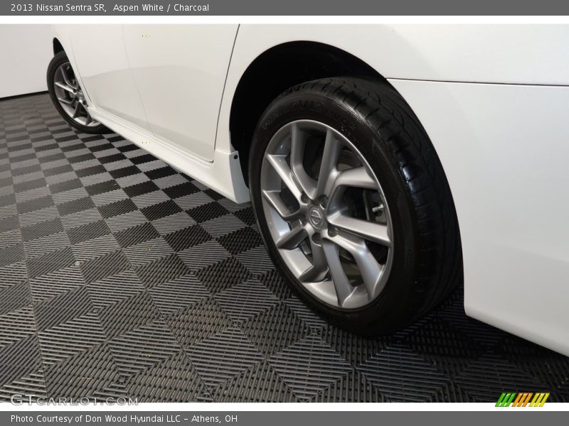 Aspen White / Charcoal 2013 Nissan Sentra SR