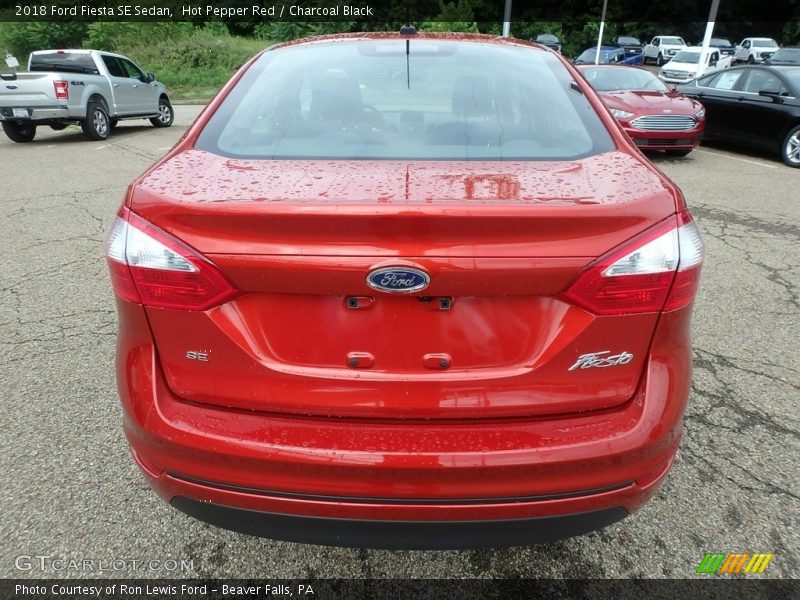 Hot Pepper Red / Charcoal Black 2018 Ford Fiesta SE Sedan