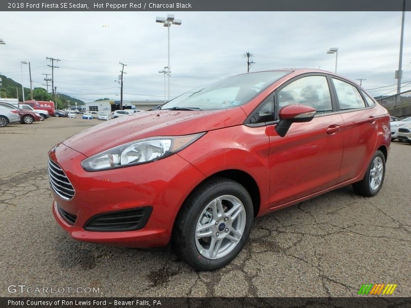 Front 3/4 View of 2018 Fiesta SE Sedan