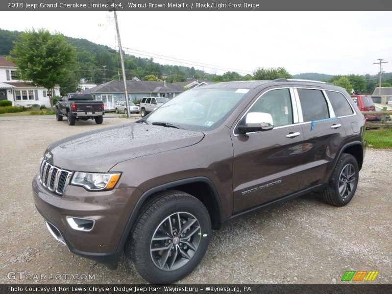 Front 3/4 View of 2018 Grand Cherokee Limited 4x4
