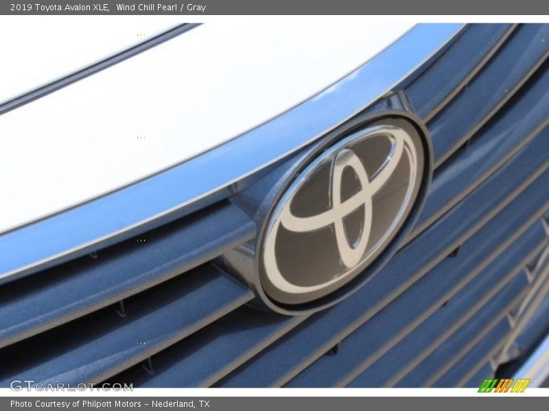 Wind Chill Pearl / Gray 2019 Toyota Avalon XLE