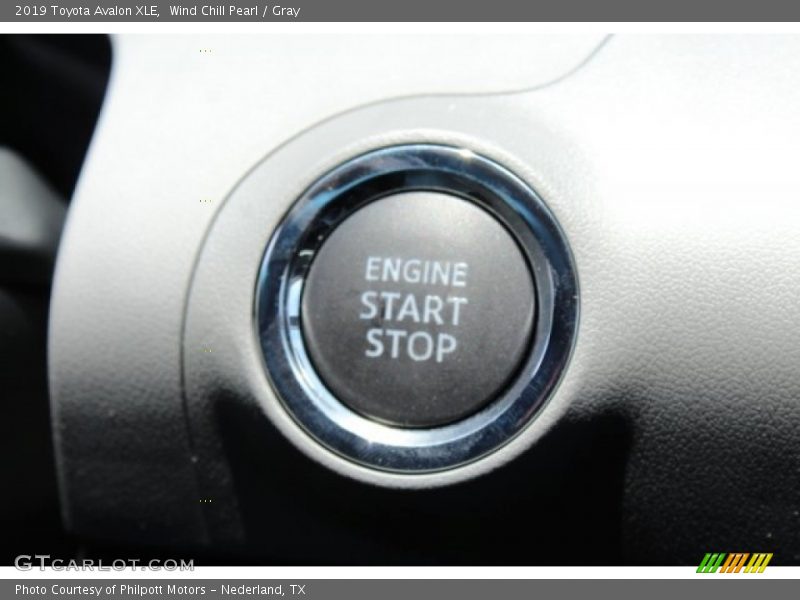 Wind Chill Pearl / Gray 2019 Toyota Avalon XLE