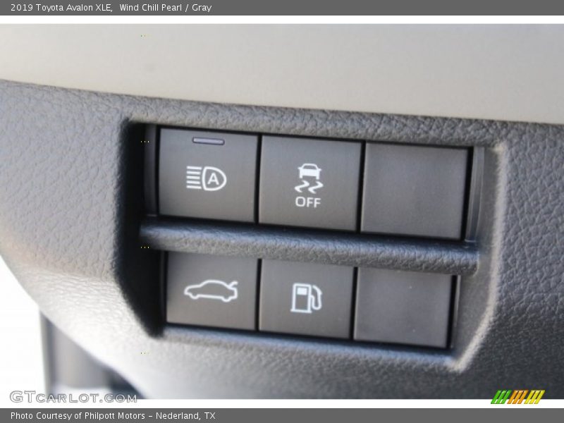 Wind Chill Pearl / Gray 2019 Toyota Avalon XLE
