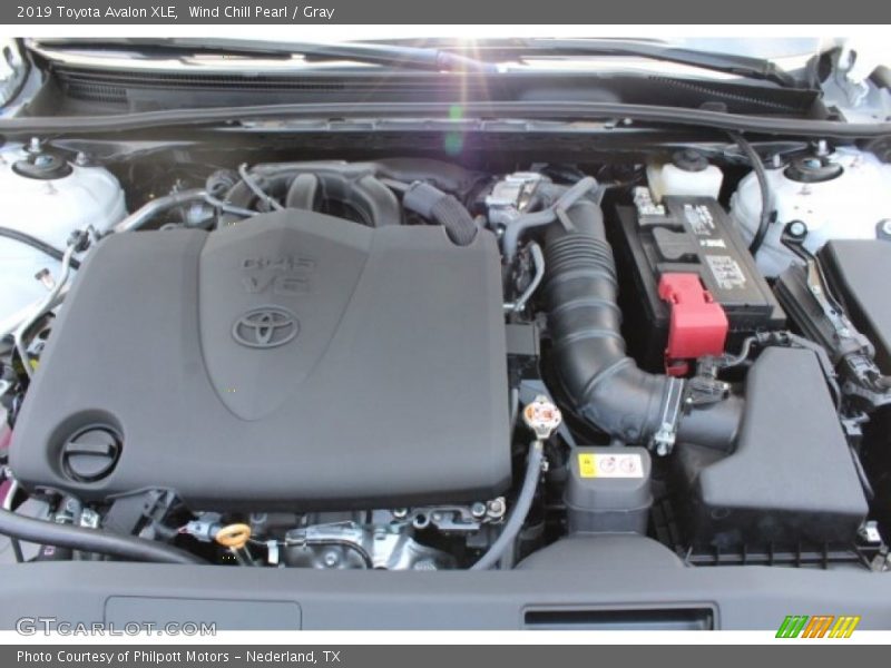 Wind Chill Pearl / Gray 2019 Toyota Avalon XLE