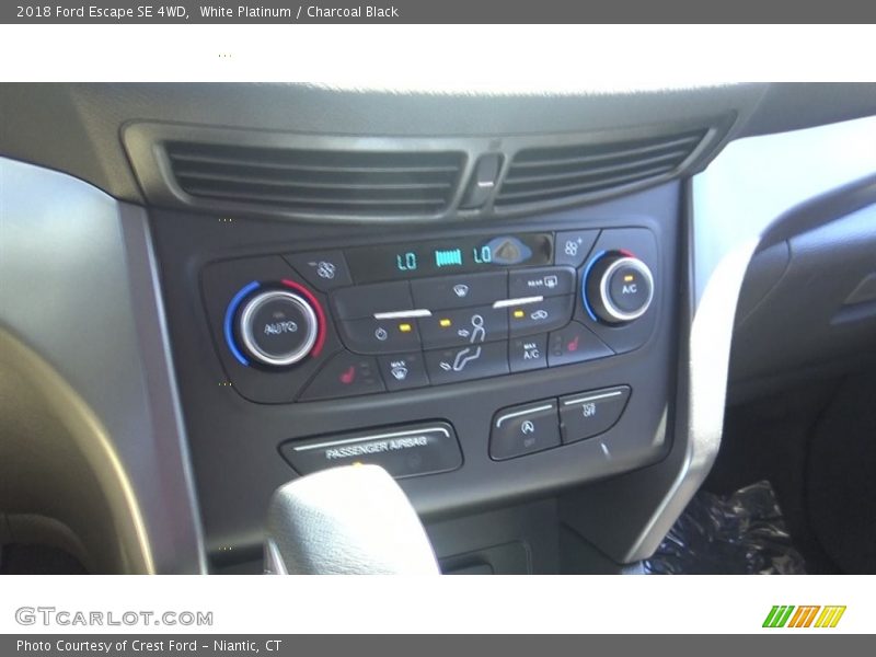 White Platinum / Charcoal Black 2018 Ford Escape SE 4WD
