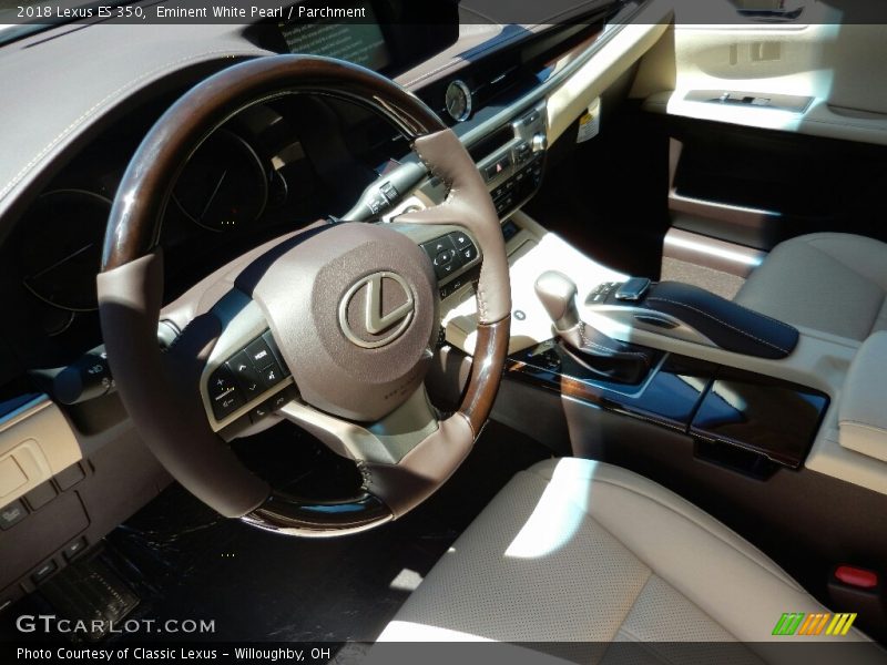 Eminent White Pearl / Parchment 2018 Lexus ES 350