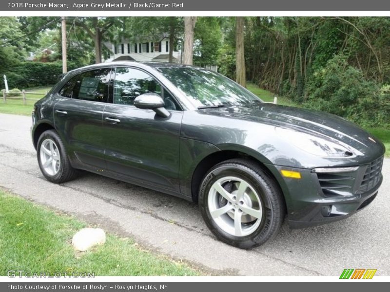 Agate Grey Metallic / Black/Garnet Red 2018 Porsche Macan
