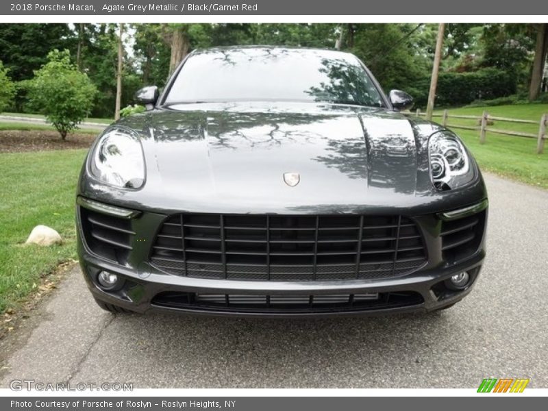 Agate Grey Metallic / Black/Garnet Red 2018 Porsche Macan