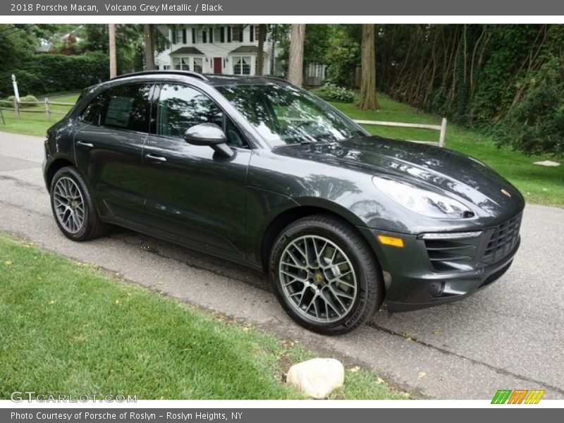 Volcano Grey Metallic / Black 2018 Porsche Macan