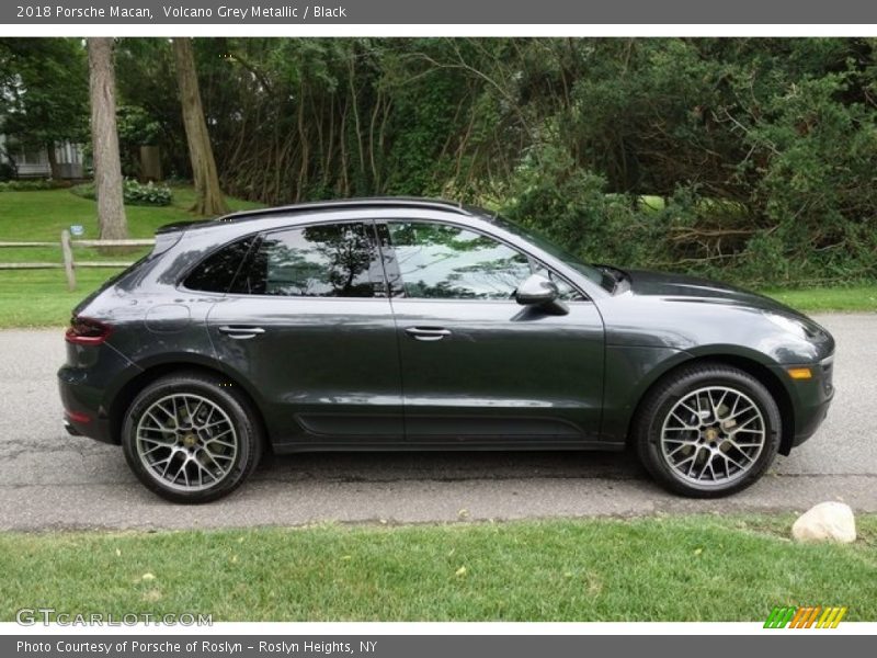 Volcano Grey Metallic / Black 2018 Porsche Macan