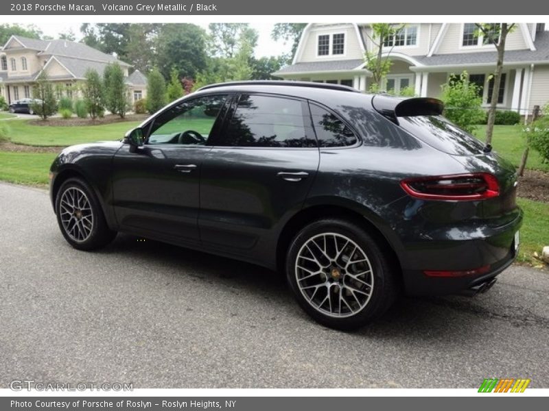 Volcano Grey Metallic / Black 2018 Porsche Macan