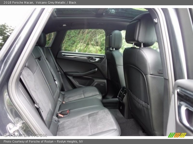 Volcano Grey Metallic / Black 2018 Porsche Macan