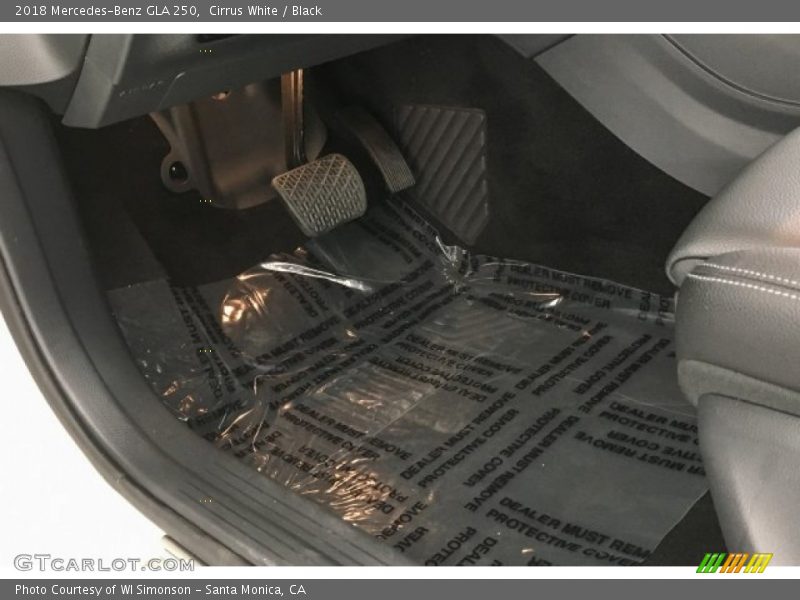 Cirrus White / Black 2018 Mercedes-Benz GLA 250