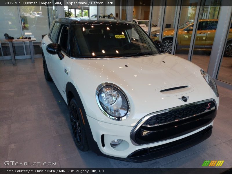 Pepper White / Carbon Black 2019 Mini Clubman Cooper S All4