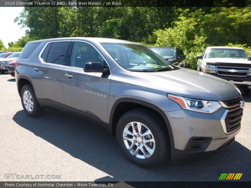 Front 3/4 View of 2019 Traverse LS AWD