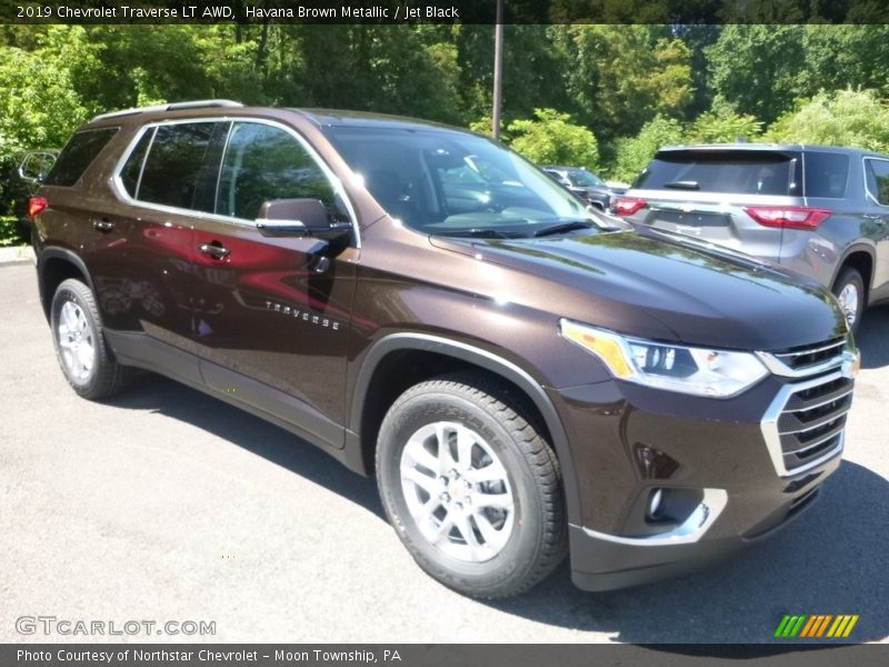 Front 3/4 View of 2019 Traverse LT AWD