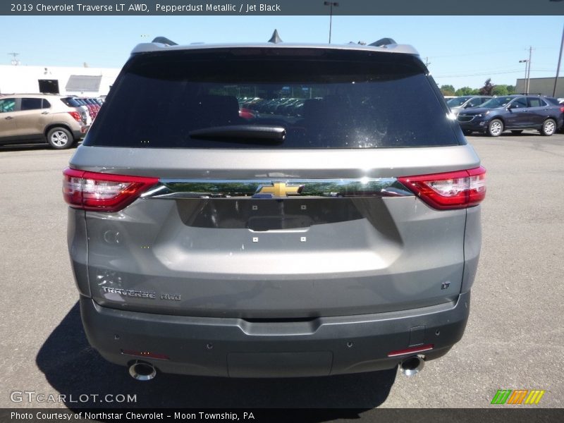 Pepperdust Metallic / Jet Black 2019 Chevrolet Traverse LT AWD