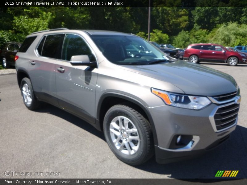 Pepperdust Metallic / Jet Black 2019 Chevrolet Traverse LT AWD