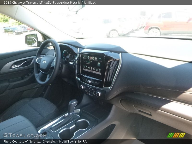 Pepperdust Metallic / Jet Black 2019 Chevrolet Traverse LT AWD