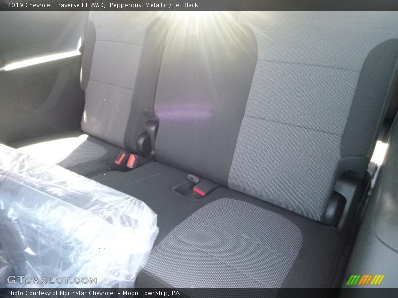 Pepperdust Metallic / Jet Black 2019 Chevrolet Traverse LT AWD