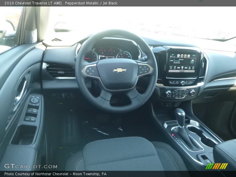 Pepperdust Metallic / Jet Black 2019 Chevrolet Traverse LT AWD