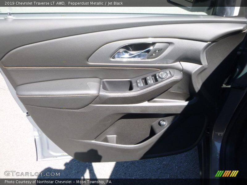 Pepperdust Metallic / Jet Black 2019 Chevrolet Traverse LT AWD