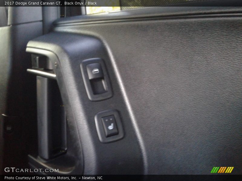 Black Onyx / Black 2017 Dodge Grand Caravan GT