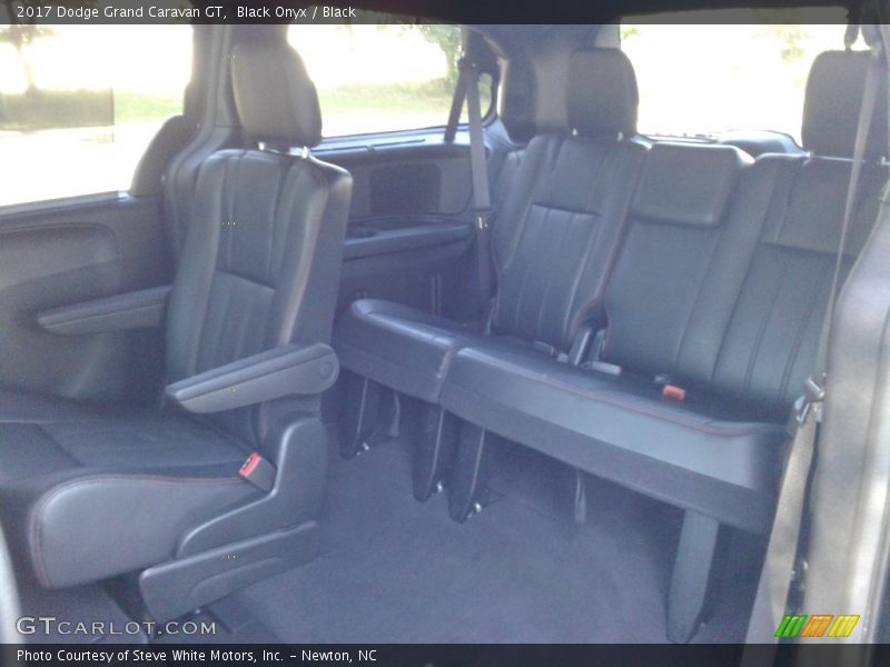 Black Onyx / Black 2017 Dodge Grand Caravan GT