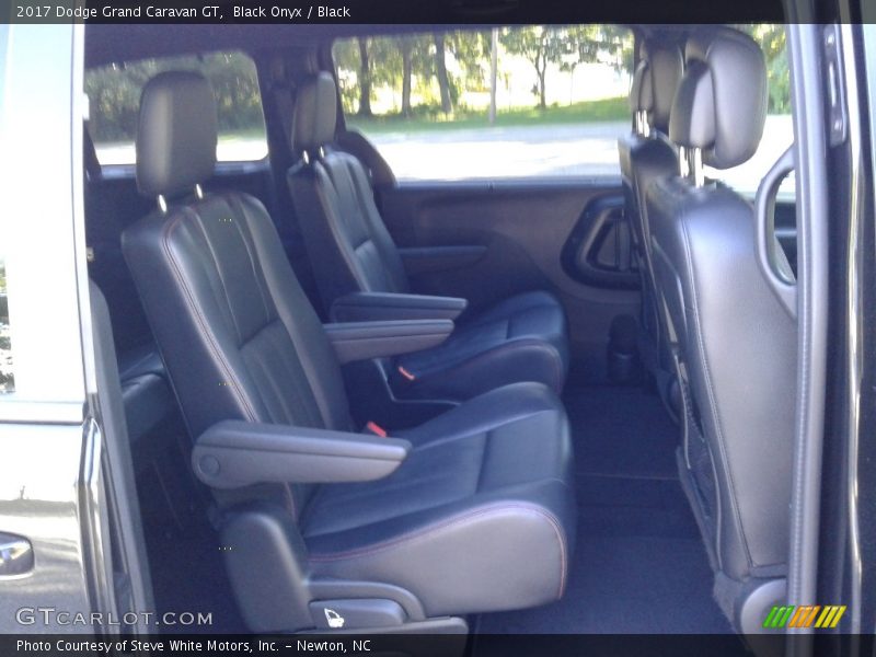Black Onyx / Black 2017 Dodge Grand Caravan GT