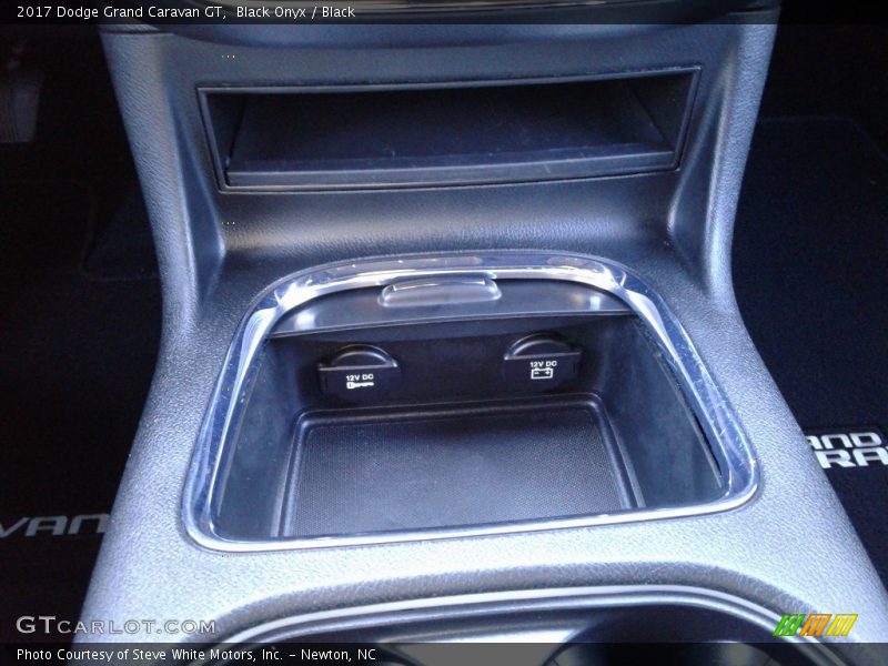 Black Onyx / Black 2017 Dodge Grand Caravan GT