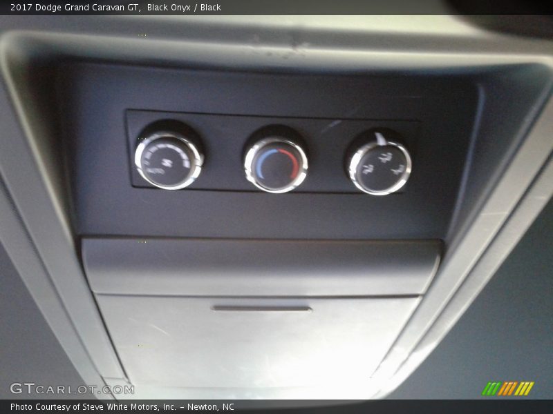 Black Onyx / Black 2017 Dodge Grand Caravan GT