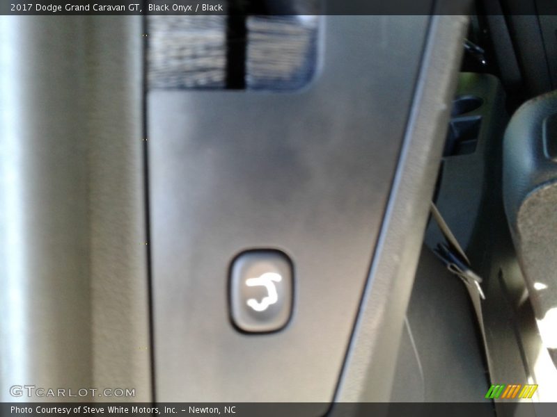 Black Onyx / Black 2017 Dodge Grand Caravan GT