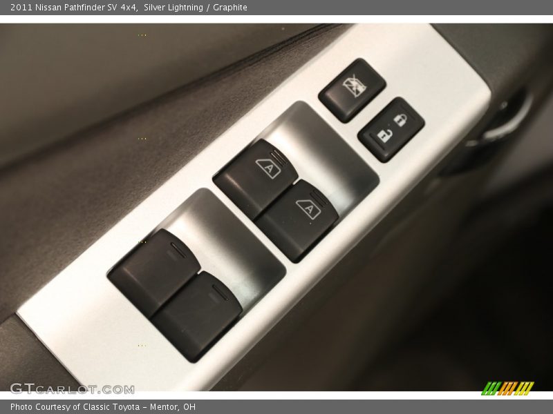 Silver Lightning / Graphite 2011 Nissan Pathfinder SV 4x4