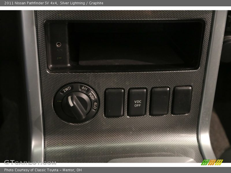 Silver Lightning / Graphite 2011 Nissan Pathfinder SV 4x4
