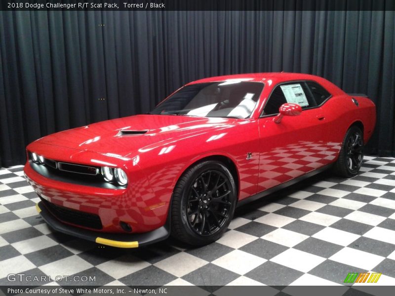 Front 3/4 View of 2018 Challenger R/T Scat Pack