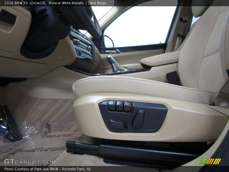 Mineral White Metallic / Sand Beige 2016 BMW X3 xDrive28i
