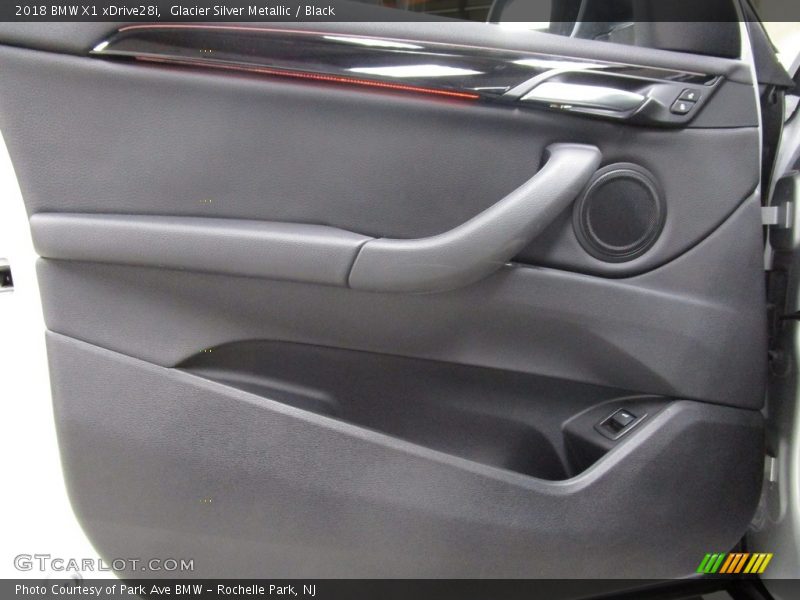Glacier Silver Metallic / Black 2018 BMW X1 xDrive28i